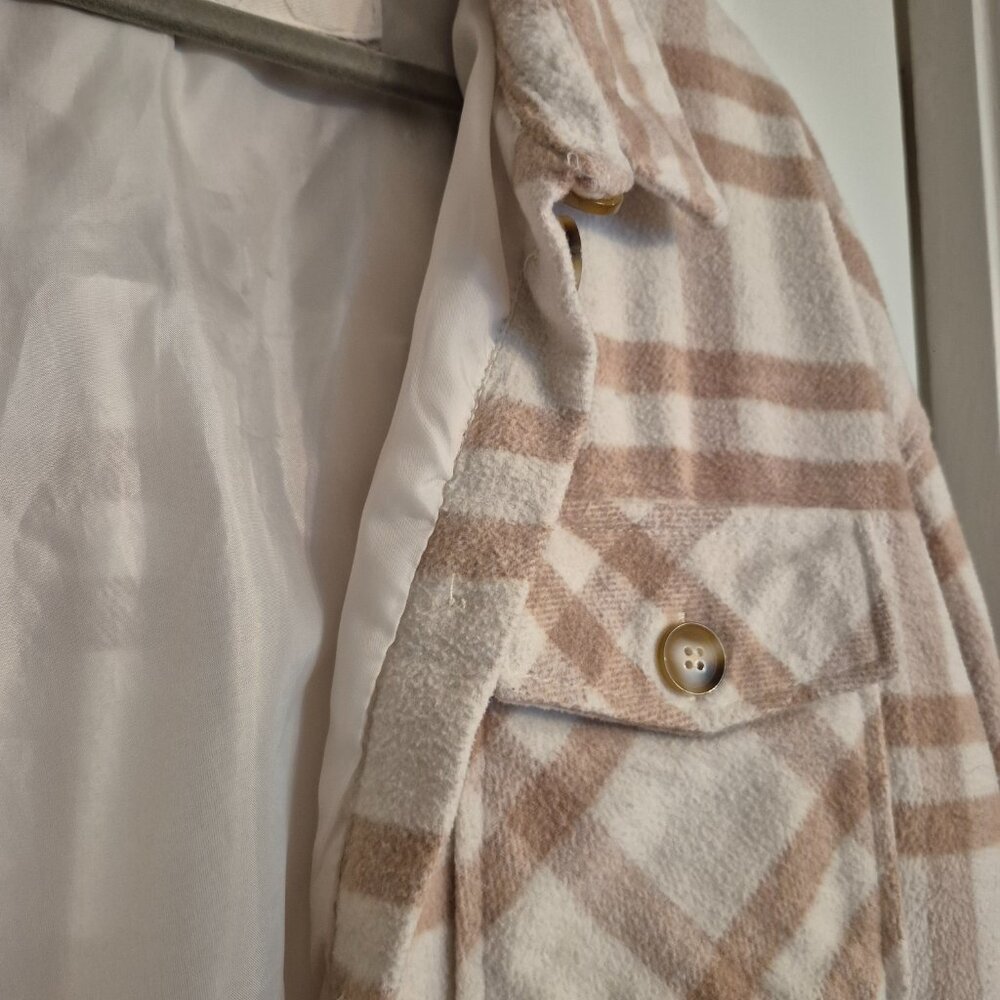 Shacket - Picture 3 of 3